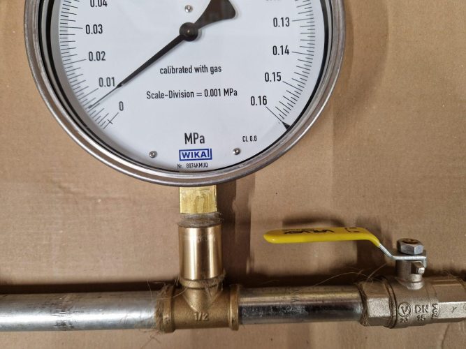 Specjalistyczny przyrząd służacy do precyzyjnych pomiarów spadku ciśnienia w instalacjach gazowych